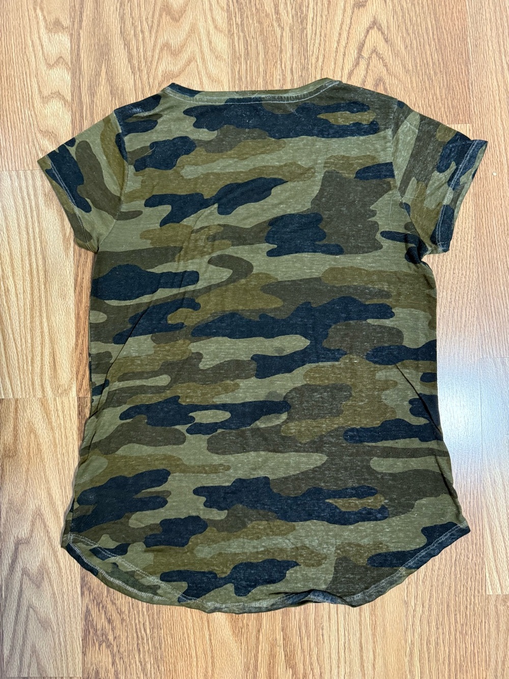 Lucky Brand Olive & Black Camo V-Neck Short Sleeve Tee size medium - Picture 3 of 3